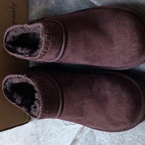 New Bearpaw Lana Boots Walnut  9.5 Wide or 11 Medium